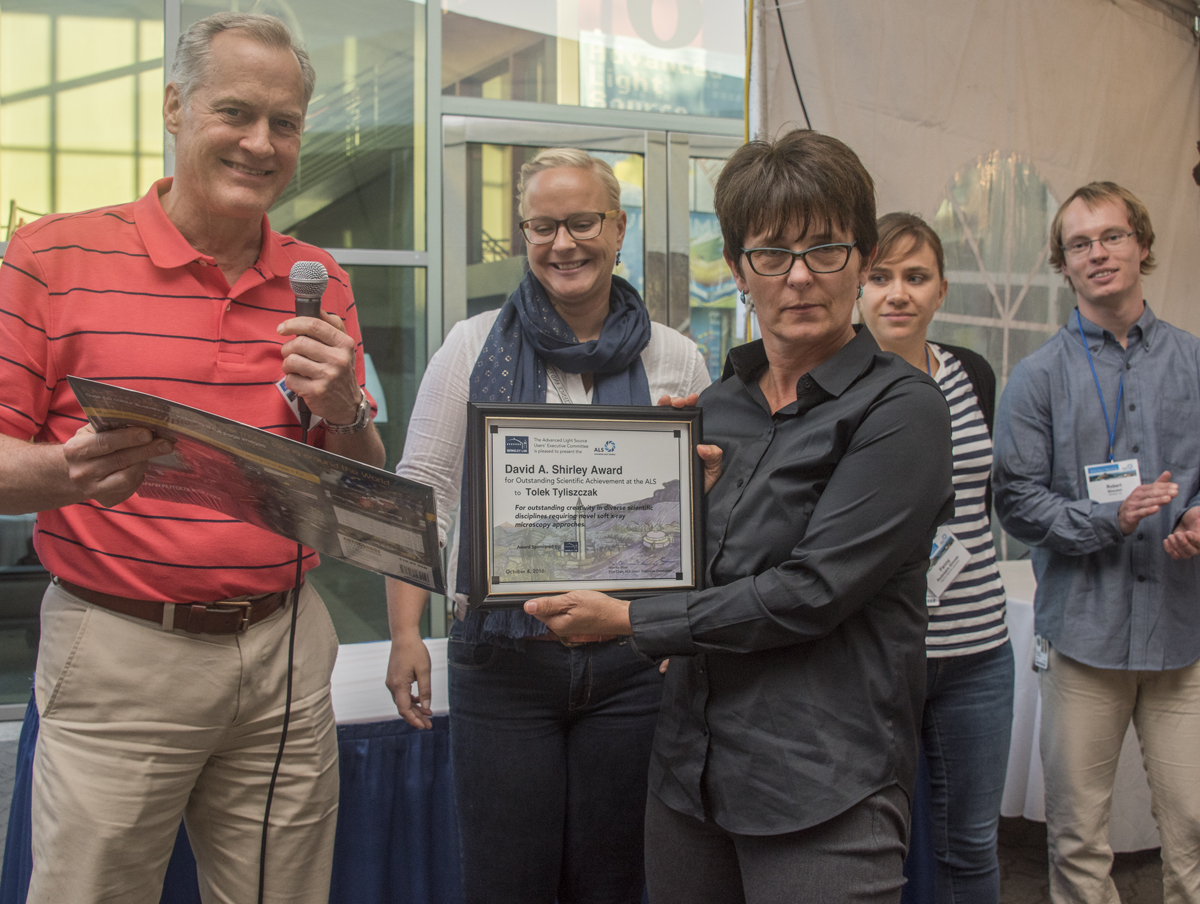 Awards are announced during dinner at the ALS User Meeting at Lawrence Berkeley National Laboratory on Tuesday, October 4, 2016 in Berkeley, Calif. 10/04/16